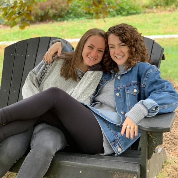 Meet your Posher, Mia - Picture 1 of 1